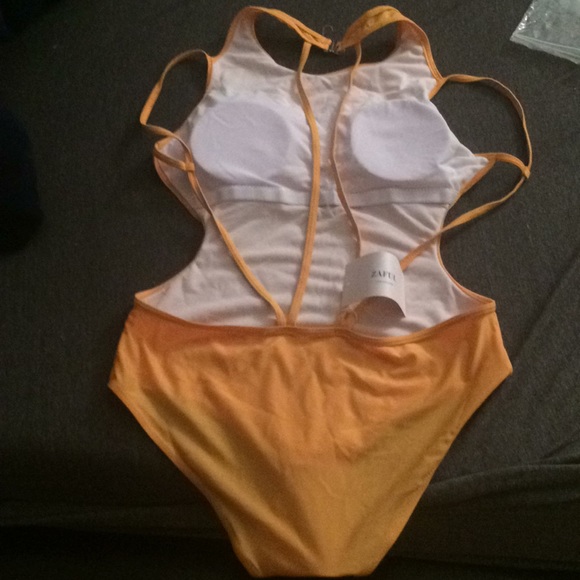 Bathing suit - Picture 3 of 3